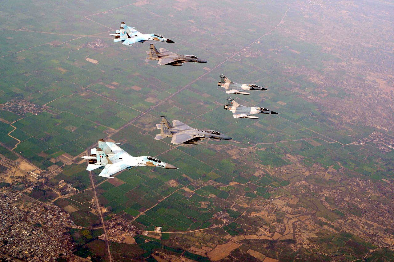 message-editor%2F1552338856358-1280px-a_pair_of_su-30k_mirage_2000_and_usaf_f-15s_during_cope_india_2004.jpg