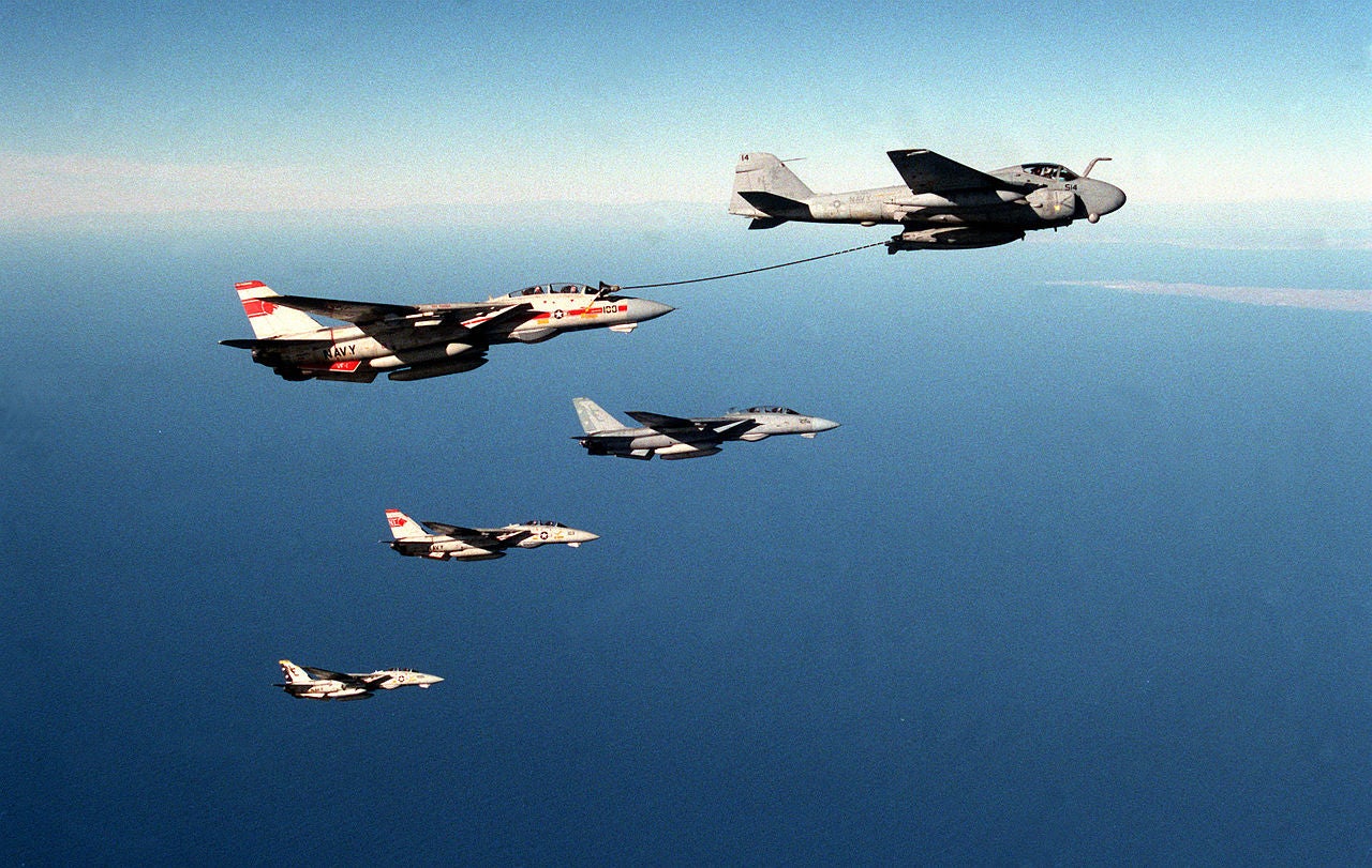 message-editor%2F1556021003487-1280px-a-6e_from_va-145_refuels_tomcats_from_vf-1_and_vf-2_in_1989.jpeg