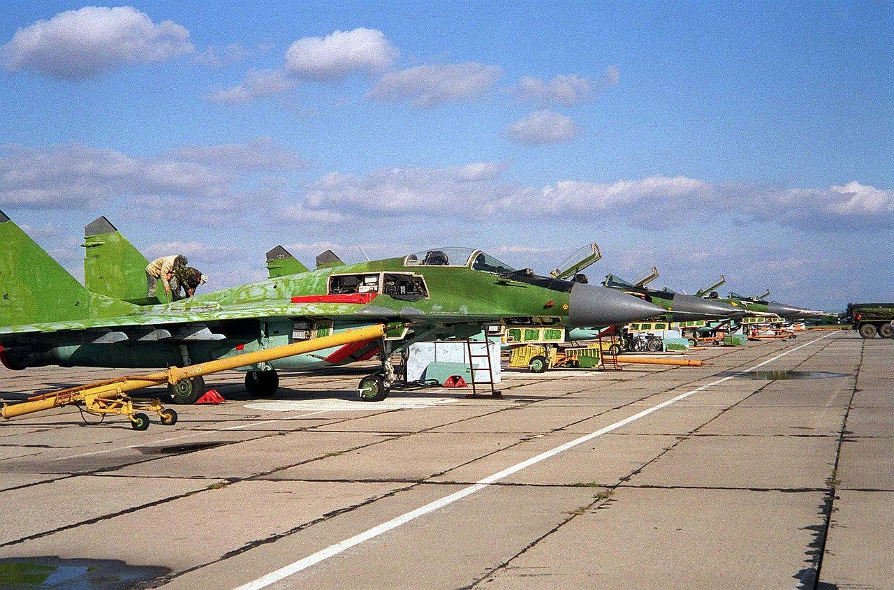 message-editor%2F1565053791904-1280px-moldovan_mig-29c_is_readied_for_air_shipment.jpg