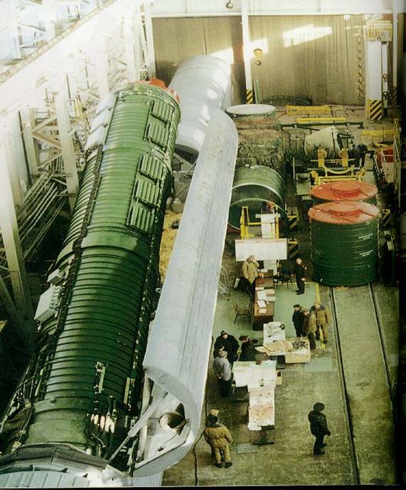 message-editor%2F1615331399517-ss-24_removal_of_ss-24_icbm_from_rail-mobil_launcher_at_bershet.jpg