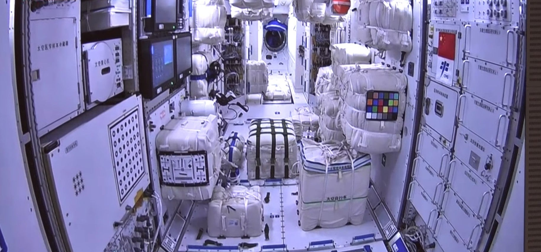 message-editor%2F1623962192858-interior_of_tianhe_during_the_shenzhou_12_mission11.jpg