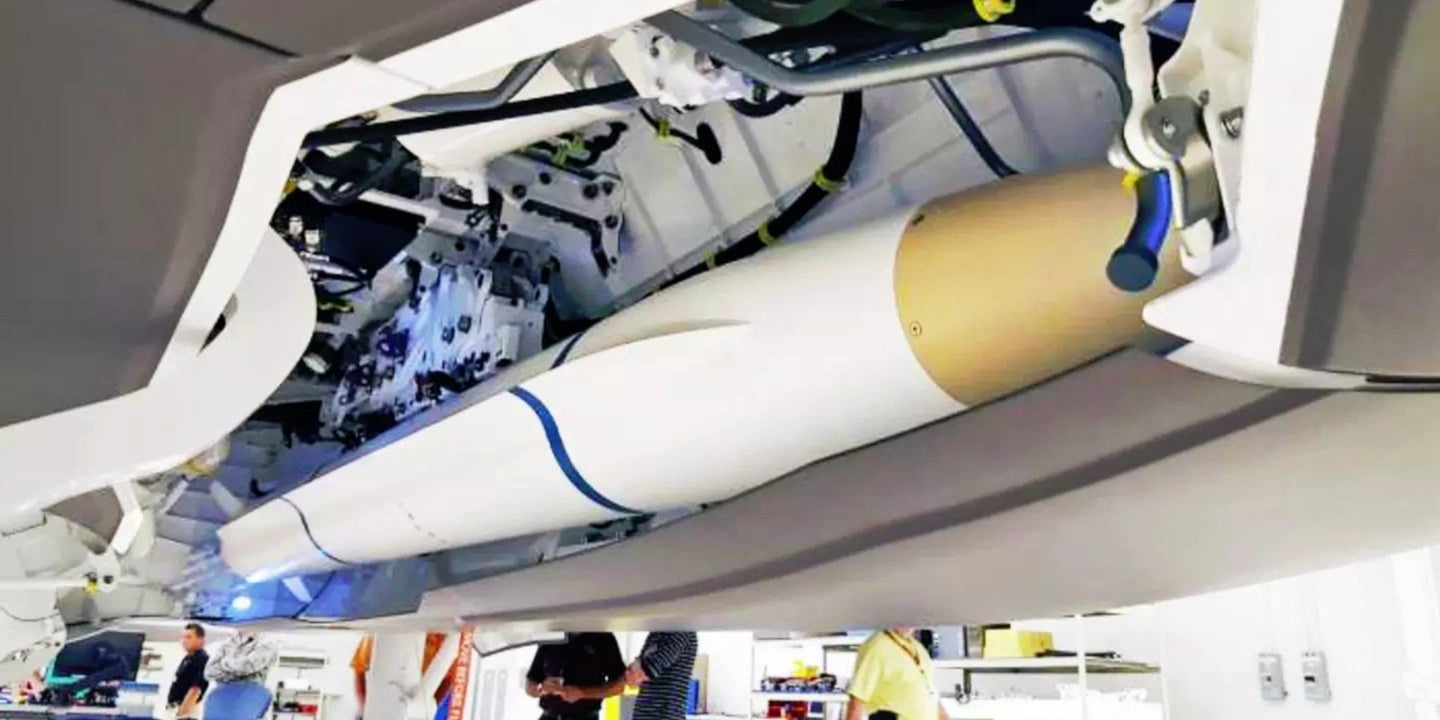 AGM-88 High-Speed Anti-Radiation Missile (HARM) photo