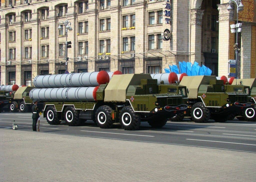 ukrainian_s-300_sam_during_the_independence_day_parade_in_kiev_2008.jpg