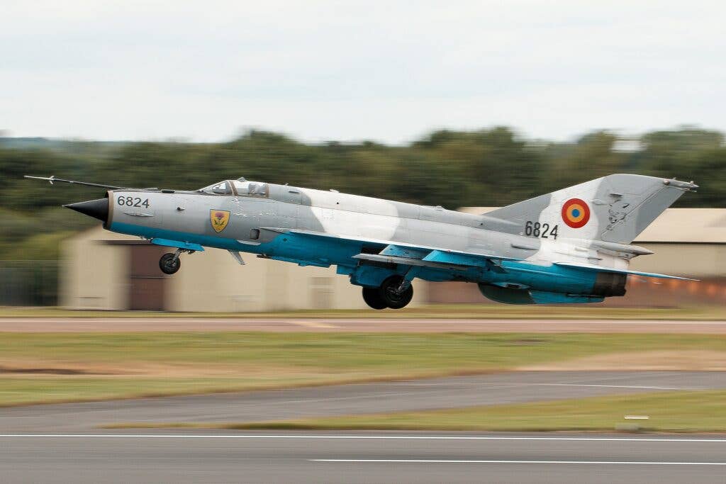 A Romanian MiG-21 Lancer takes off. Credit: Airwolfhound/Wikicommons