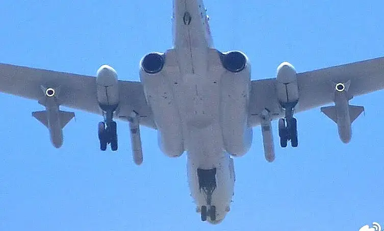 A view of the underside of an H-6N, showing the semi-recessed area on the centerline a hardpoint for a very large missile, as well as conventional anti-ship missiles below the wings.&nbsp;<em>Chinese Internet</em>