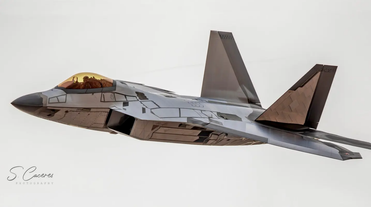 A Nellis-based F-22 flying the first metallic skin seen first early last winter. Credit: SANTOS CACERES<br>