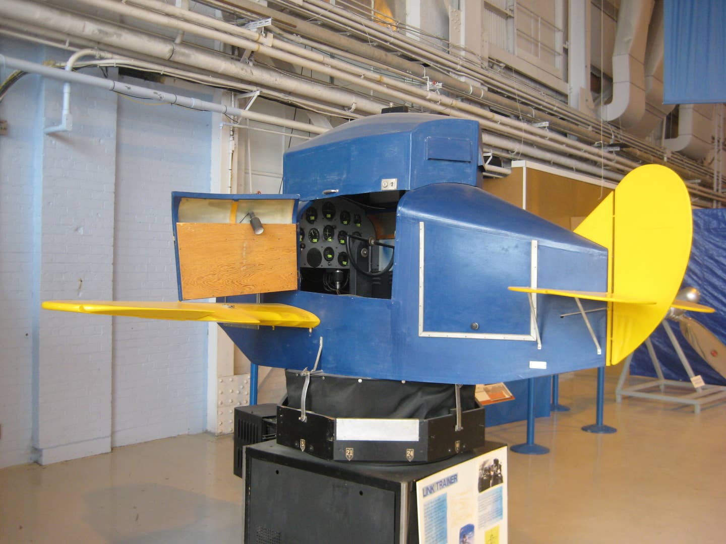 Link Trainer at the Royal Aviation Museum of Western Canada. <em>Wikimedia Commons</em>