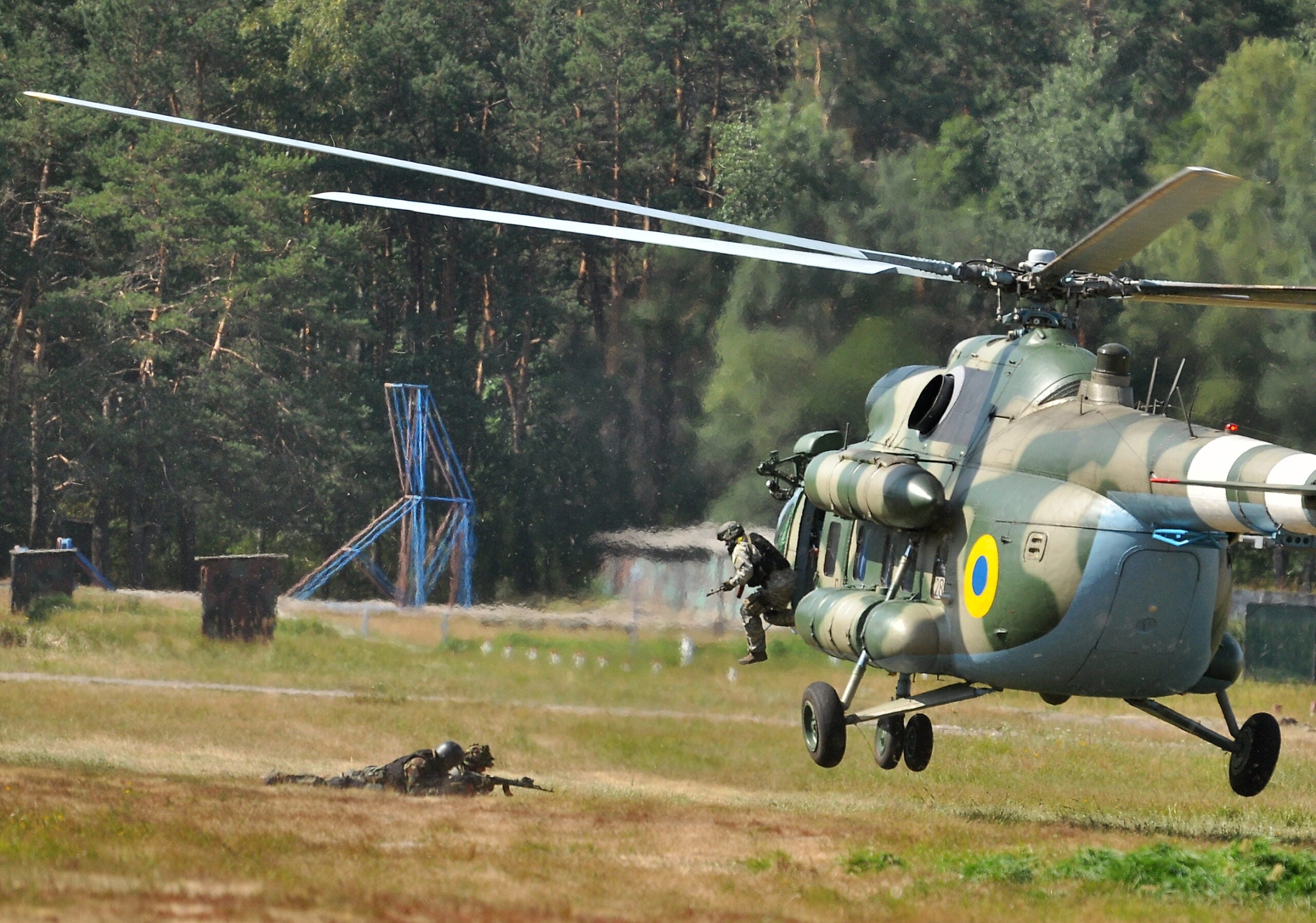 Ukrainian soldiers during the disembarkation from helicopter Mi-8, demonstrate their skills, before being sent to the east to fight against the pro-Russian separatists, in the military base in the village of Novi Petrivtsi near Kiev. Ukraine, Wednesday, July 22, 2015. (Photo by Danil Shamkin/NurPhoto) (Photo by NurPhoto/NurPhoto via Getty Images)
