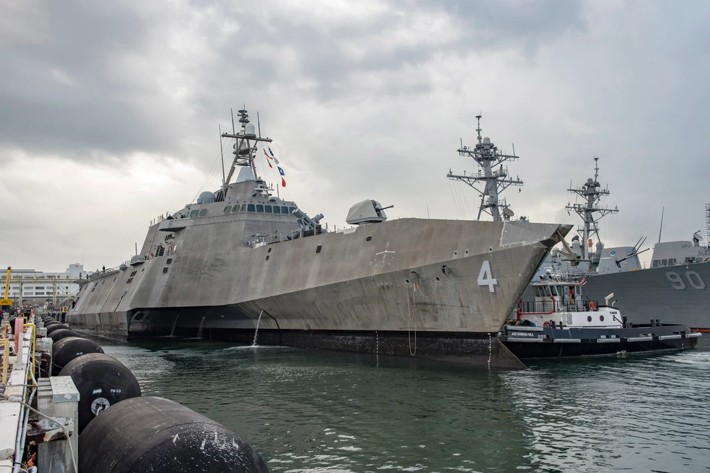 Littoral combat ship <em>USS Coronado</em> (LCS-4) returns to Joint Base Pearl Harbor-Hickam after experiencing an engineering casualty while transiting to the Western Pacific.<em> Mass Communication Specialist 2nd Class Katarzyna Kobiljak/U.S. Navy</em>