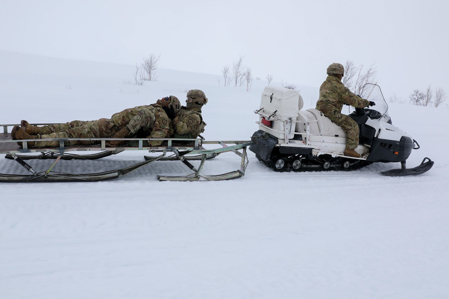 Paratroopers from the 4th Brigade Combat Team, 25th Infantry Division (Airborne) and their Norwegian and Spanish allies conducted casualty evaluation training during Exercise Swift Response 2022, May 7, 8 and 9, 2022, Lake Altevatnet, Norway.Casualty triage and evaluation training is essential in preparation for potential combat situations. Medical personnel had to deal with mock injuries in relation to paratroopers jumping into Arctic and Subarctic conditions.



Exercise Swift Response 2022 is an annual multinational training exercise, which takes place in Eastern Europe, the Arctic High North, Baltic and Balkans from May 2-20. The purpose of the exercise is to present combat credible Army forces in Europe and Africa, and enhance readiness by building airborne interoperability with Allies and Partners and the integration of joint service partnership. (U.S. Army photo by Spc. Kendall Lewis, 40th Public Affairs Detachment)