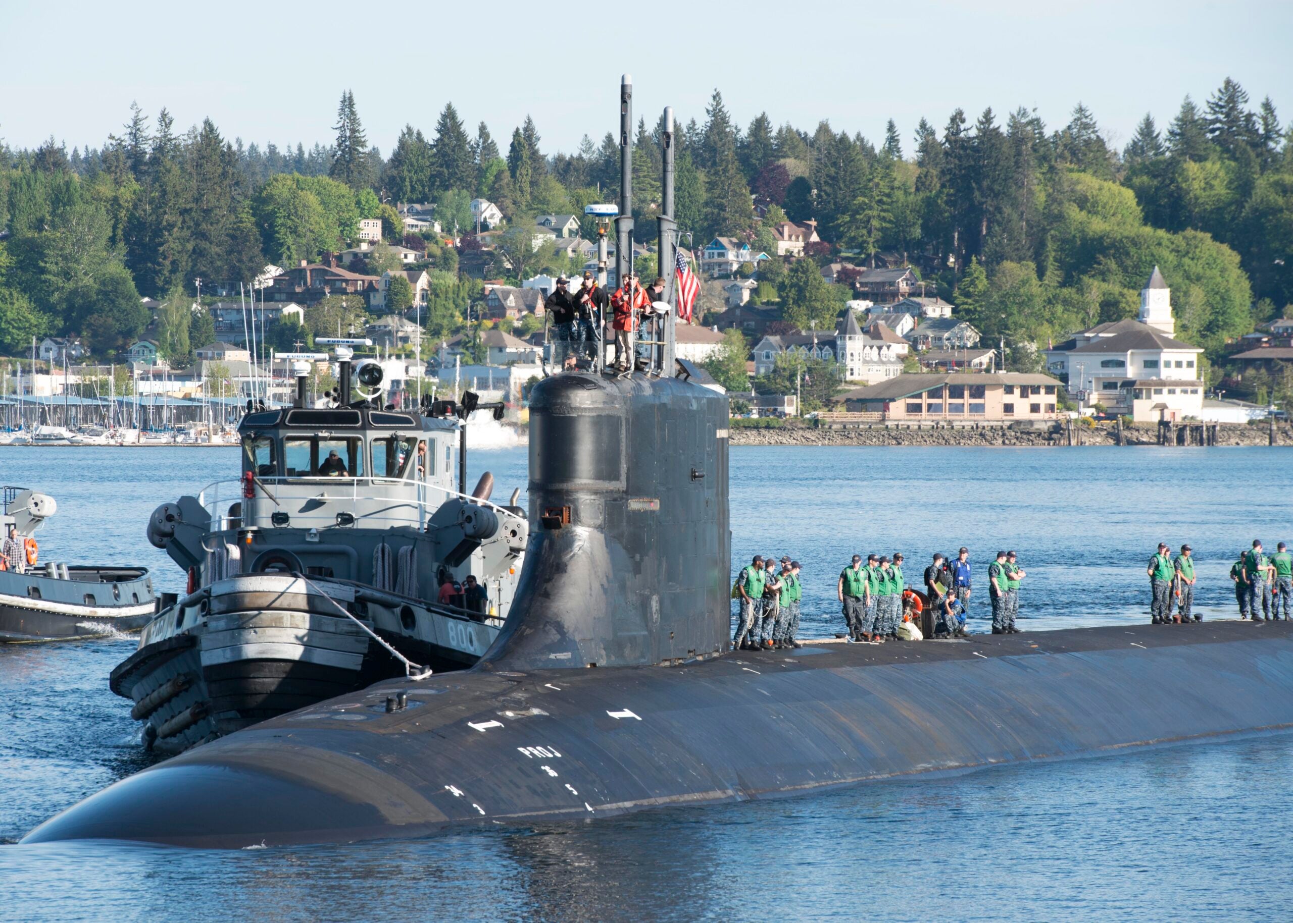 BREMERTON, Wash. (May 7, 2018) Sailors assigned to the Seawolf-class fast-attack submarine USS Connecticut (SSN 22) return home to Naval Base Kitsap-Bremerton after the completion of the multinational maritime Ice Exercise (ICEX) in the Arctic Circle. ICEX 2018 is a five-week exercise that allows the Navy to assess its operational readiness in the Arctic, increase experience in the region, advance understanding of the Arctic environment, and continue to develop relationships with other services, allies and partner organizations. (U.S. Navy photo by Mass Communication Specialist 1st Class Amanda R. Gray/Released)