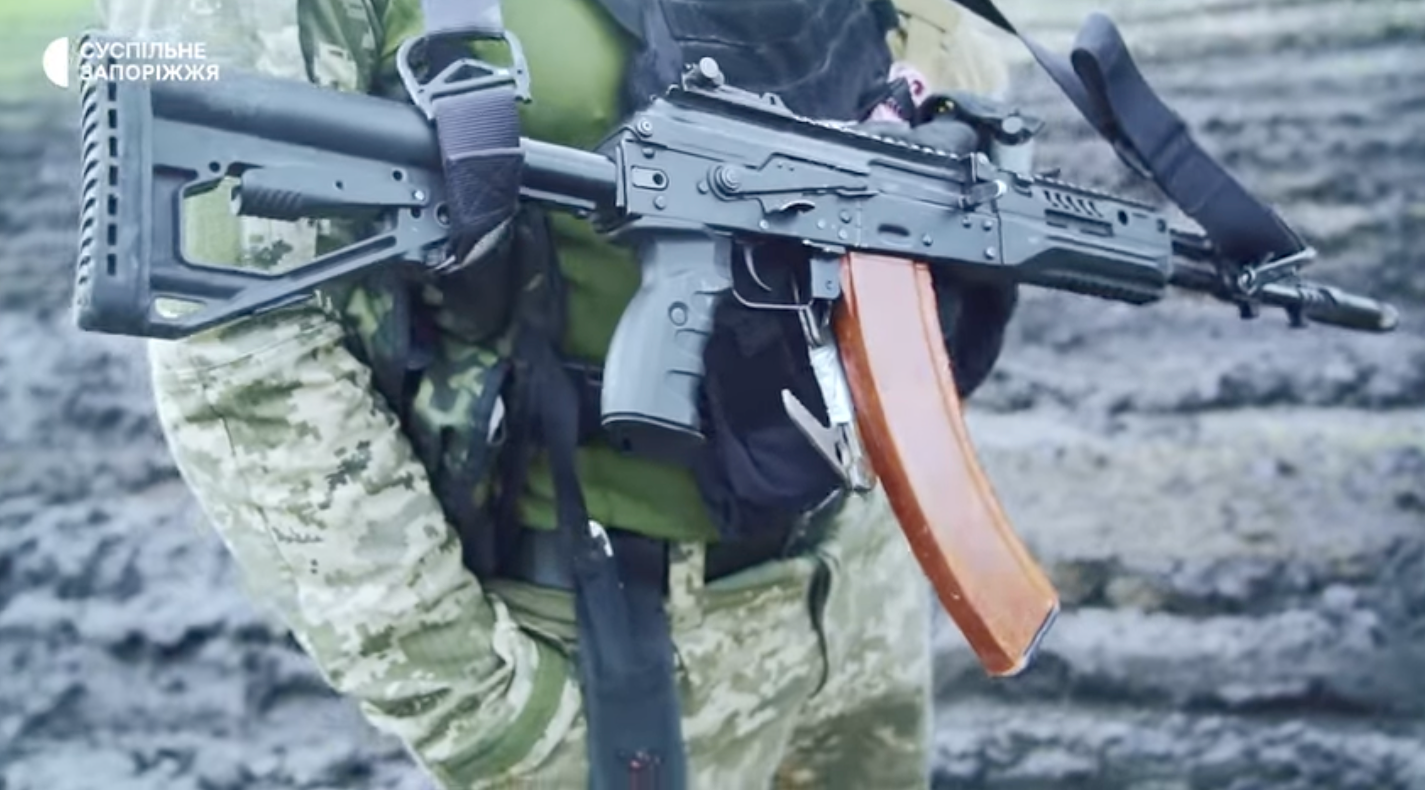 A Ukrainian fighter carries a modern AK-12 rifle with a 45-round RPK-74 magazine. Suspilne Zaporizhzhya