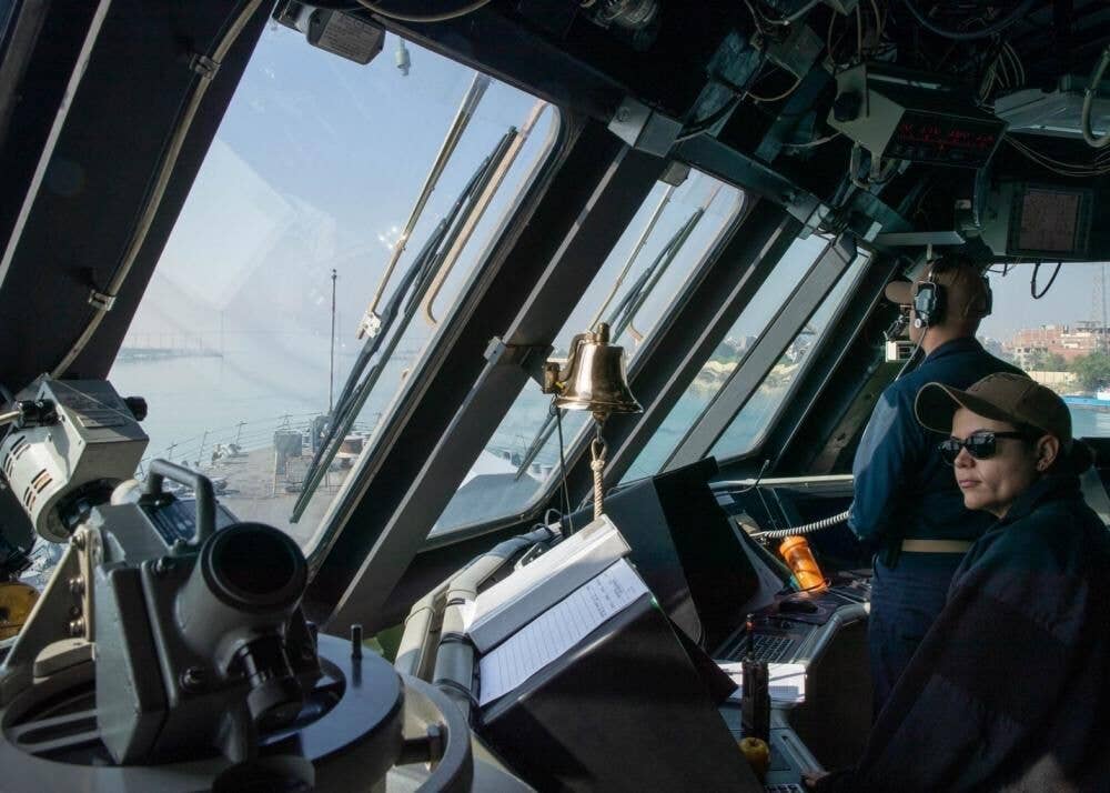 Sailors assigned to <em>USS Sioux City</em> stand watch on the bridge while transiting the Suez Canal, May 29.  (U.S. Navy photo by Mass Communication Specialist 3rd Class Nicholas A. Russell)&nbsp;&nbsp;