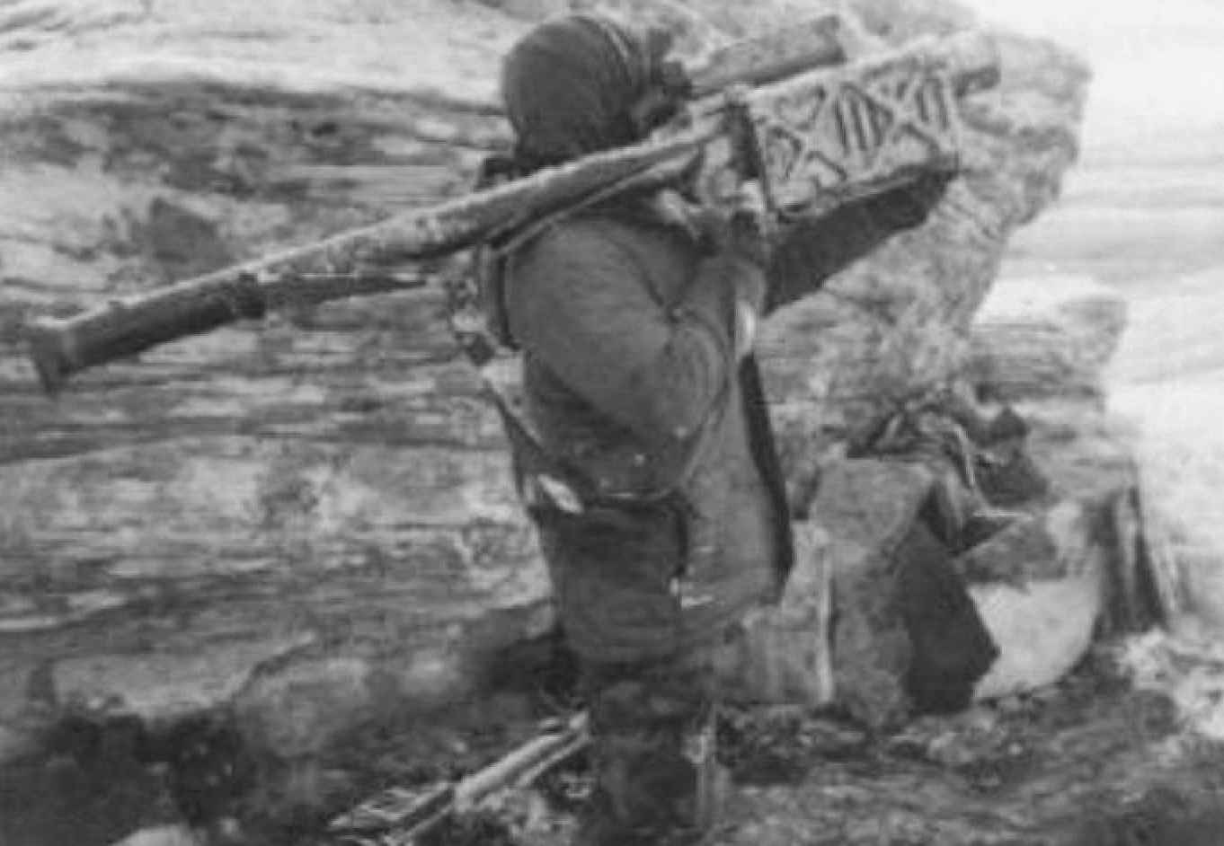 An SAS trooper with a Stinger missile. These were dropped by parachute before the landings, and D Squadron secured a first when they used one to shoot down an Argentine Pucara ground-attack aircraft. <em>via publisher</em>