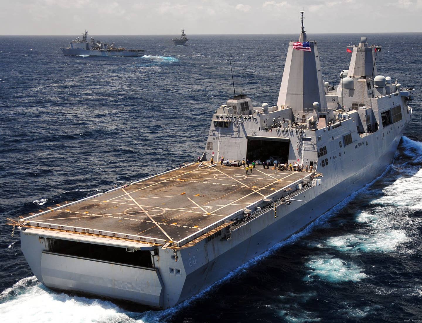 A good look at USS <em>Green Bay</em>'s flight deck.  <em>Via Seaforces.org</em>