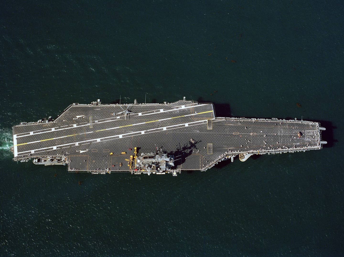 An overhead view of the aircraft carrier USS <em>Independence</em> (CV-62) underway to its home port of San Diego, California, post-SLEP, in October 1988. <em>U.S. Navy</em>
