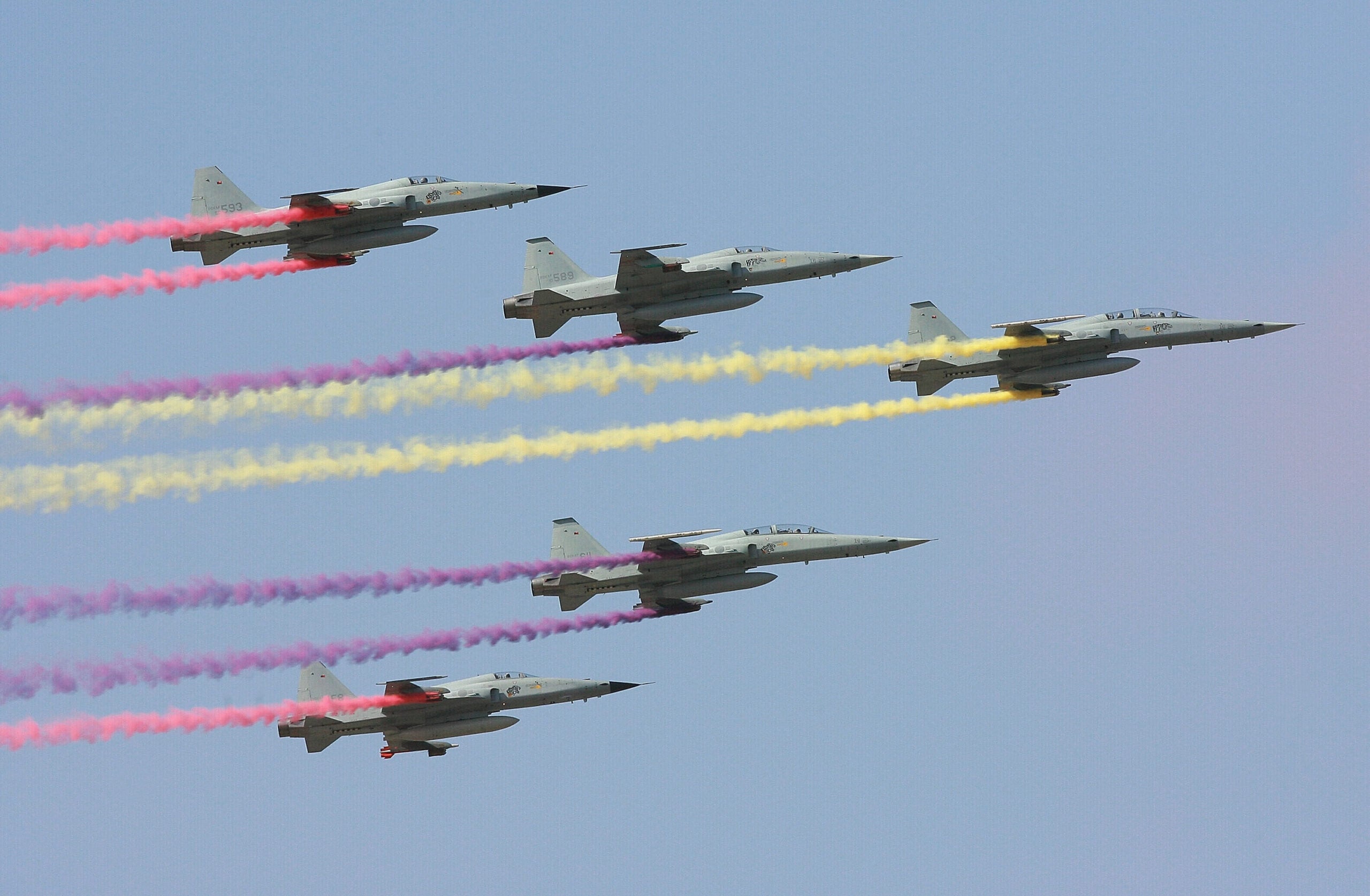 SEOUL, SOUTH KOREA - OCTOBER 20:  The South Korean Airforce F5E team fly in formation during the Seoul Airshow 2009 and Seoul International Aerospace and Defense Exhibition (ADEX) 2009 at the Sungnam military air base on October 20, 2009 in Seoul, South Korea. The Seoul International Aerospace and Defense Exhibition (ADEX) 2009, the biggest air-show in the Asian-Pacific region will be held on October 20 - 25 at Seoul airport including 300 companies from 30 countries.  (Photo by Chung Sung-Jun/Getty Images)