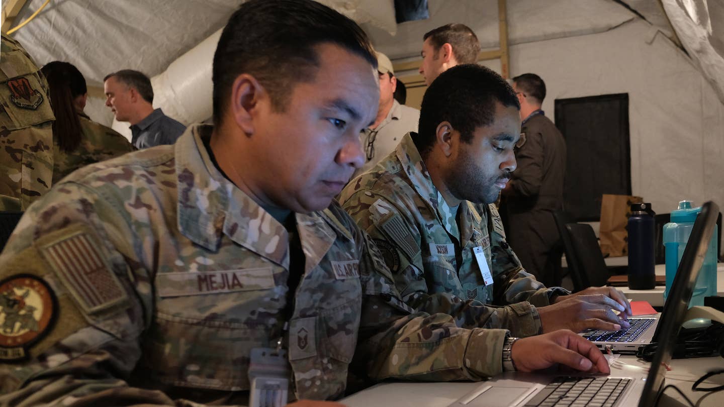 Operators at work inside ShOC-N, the battle lab supporting the development of key technologies designed to compress the kill chain. <em>USAF/Keith Keel</em>