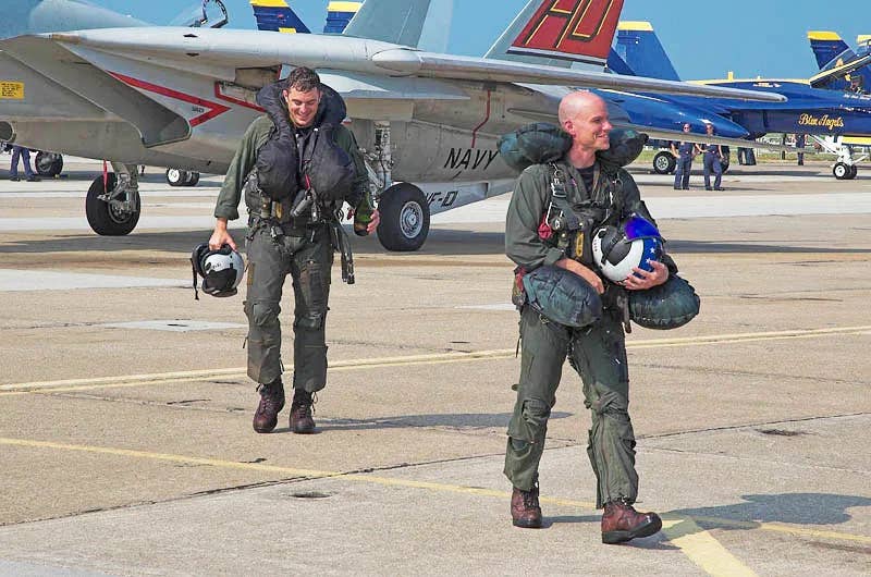 Smokin (left) walking away from the F-14D after flying the last Tomcat demonstration. (Via Joe Ruzicka)