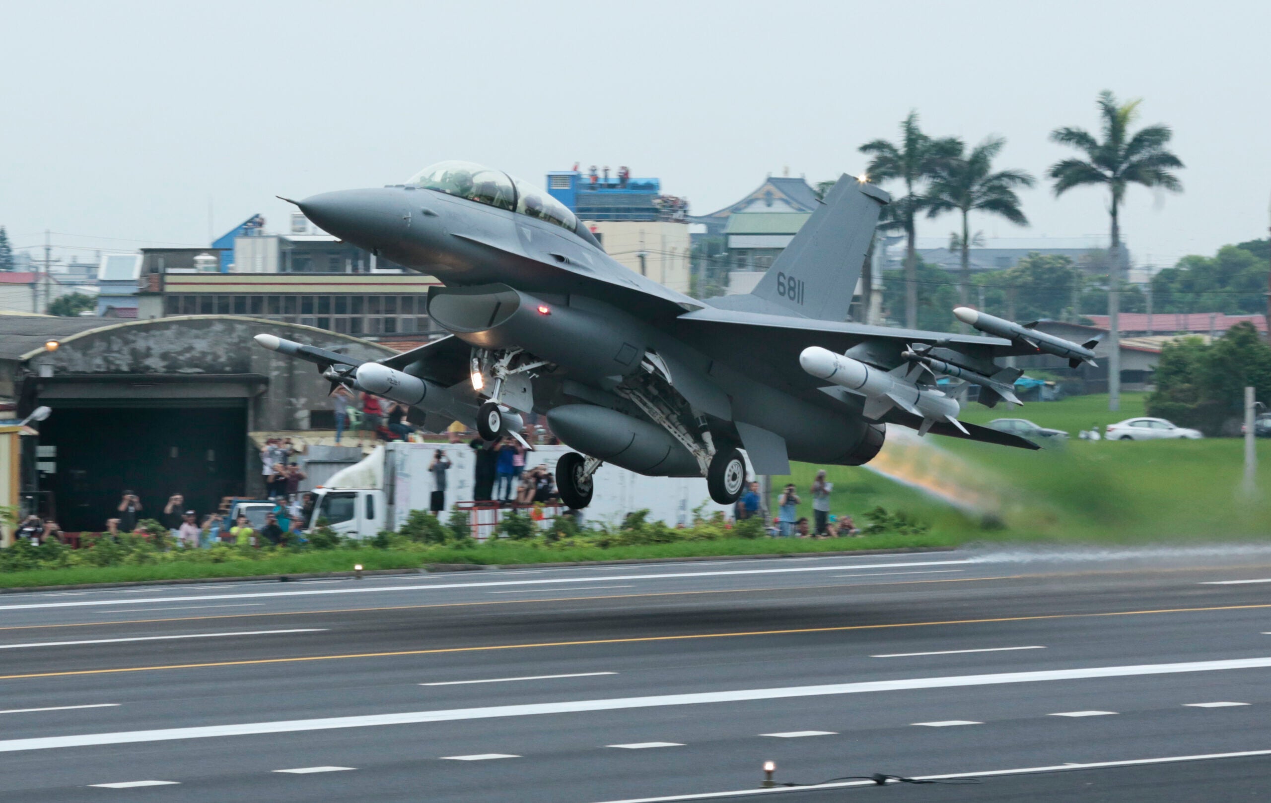 CHANG-HUA, TAIWAN - MAY 28: American F-16-V of Taiwan Air Force during a anti-invasion drill on hight-way road in Chang-Hua on May 28, 2019 in Chang-Hua, Taiwan. The live firing was part of annual exercices designed to prove the military's capabilities to repel any Chinese attack. China and Taiwan split during a civil war in 1949, but China claims Taiwan island as its territory. (Photo by Patrick Aventurier/Getty Images)