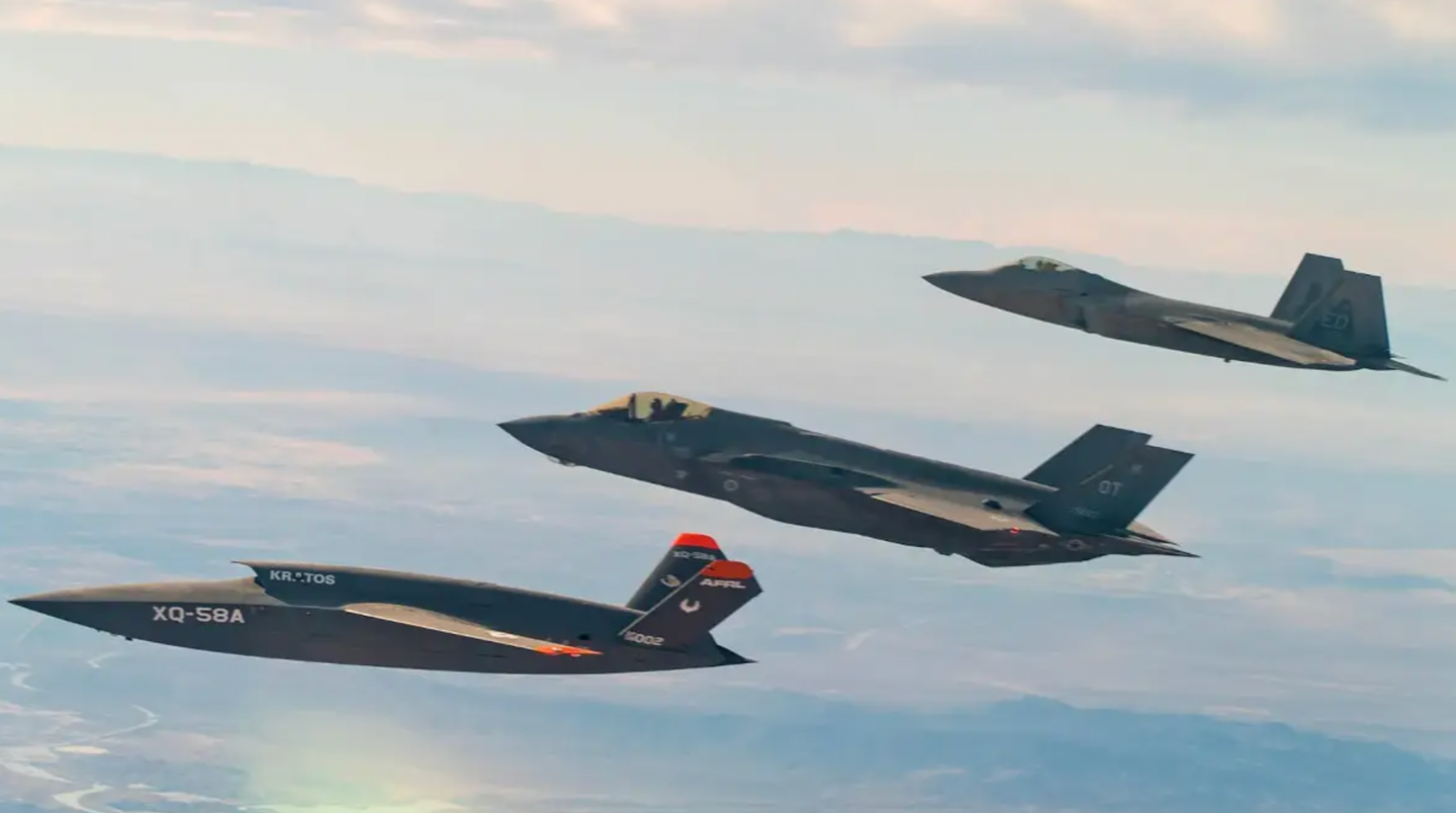 A Kratos XQ-58A Valkyrie unmanned aircraft, a drone type that has&nbsp;been used to support the Skyborg program, at left flies together with an F-35, at center, and an F-22 Raptor, at right.&nbsp;<em>USAF</em>