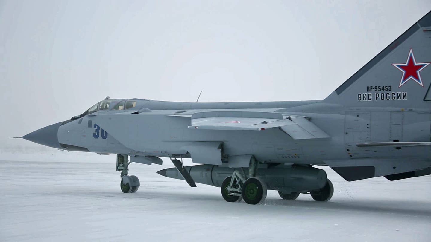 The same MiG-31K/I taxies out for a mission. <em>Russian Ministry of Defense</em>