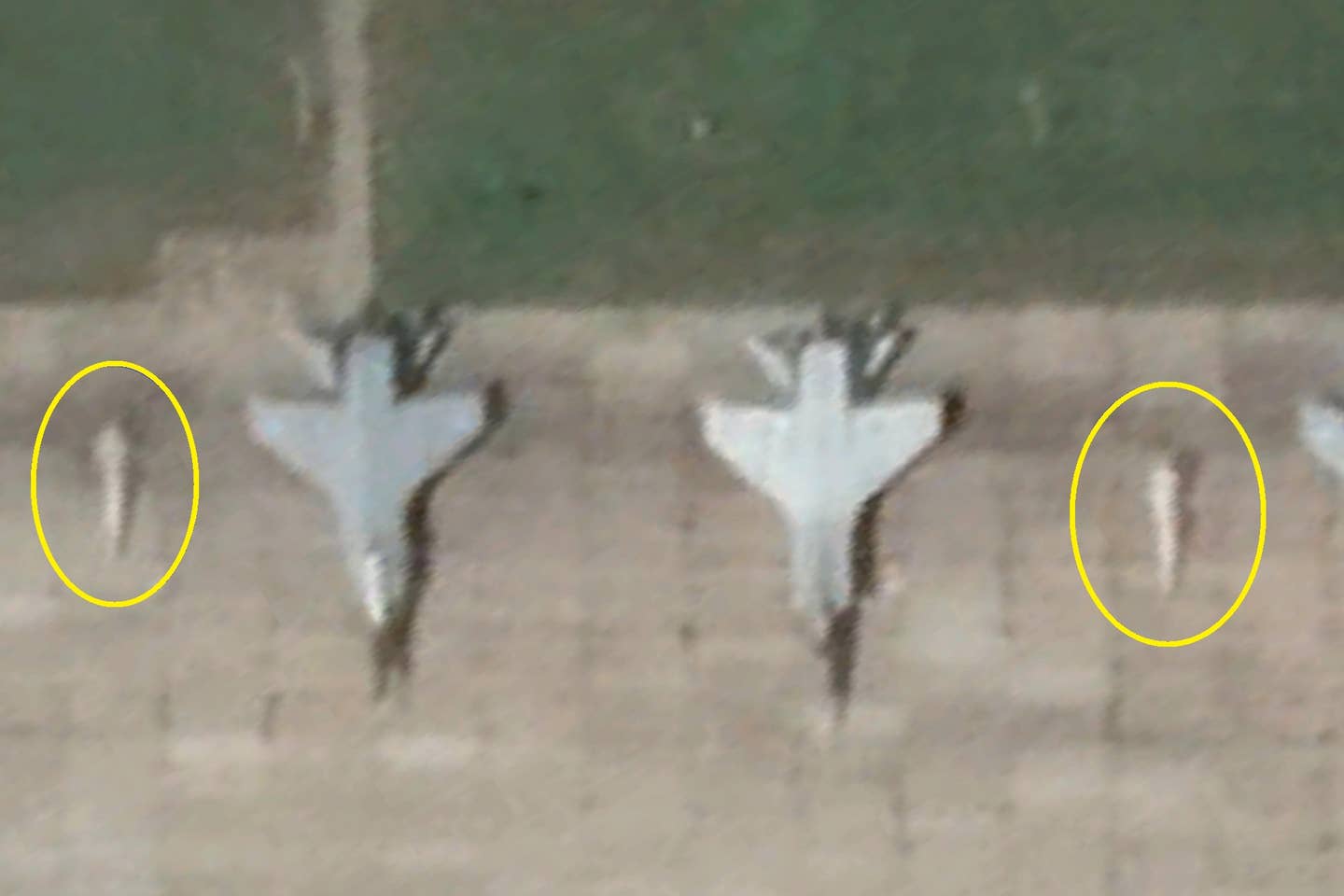 Kinzhal-capable MiG-31s and their missiles, circled, at Savasleyka Air Base in July 2022. <em>Google Earth</em>
