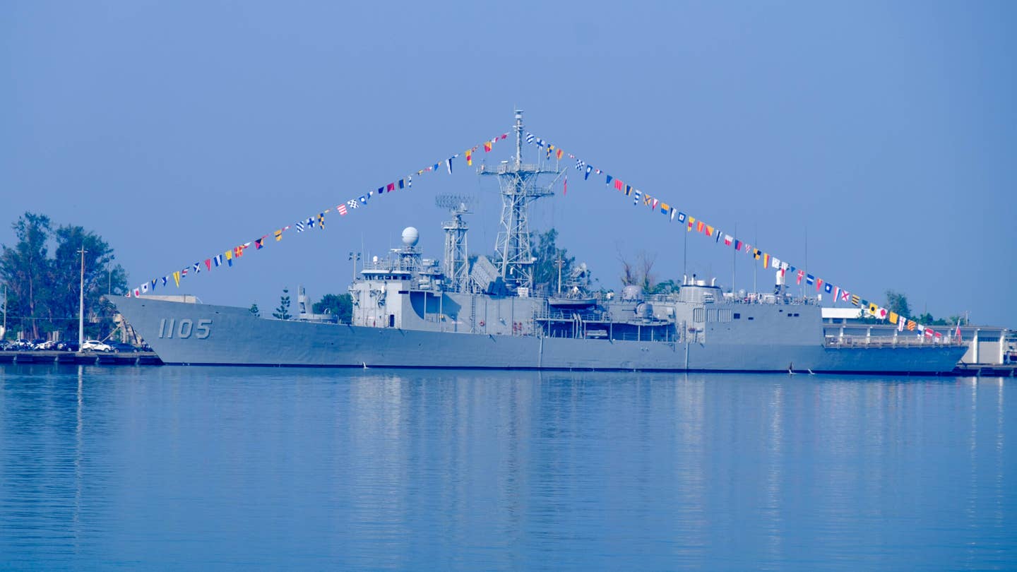 ROCS <em>Chi Kuang</em> (PFG-1105), one of the <em>Cheng Kung</em> class guided-missile frigates. These were the largest Taiwanese-built warships intended primarily for offensive operations prior to the <em>Yushan</em> class LPD. <em>玄史生/Wikimedia Commons</em>