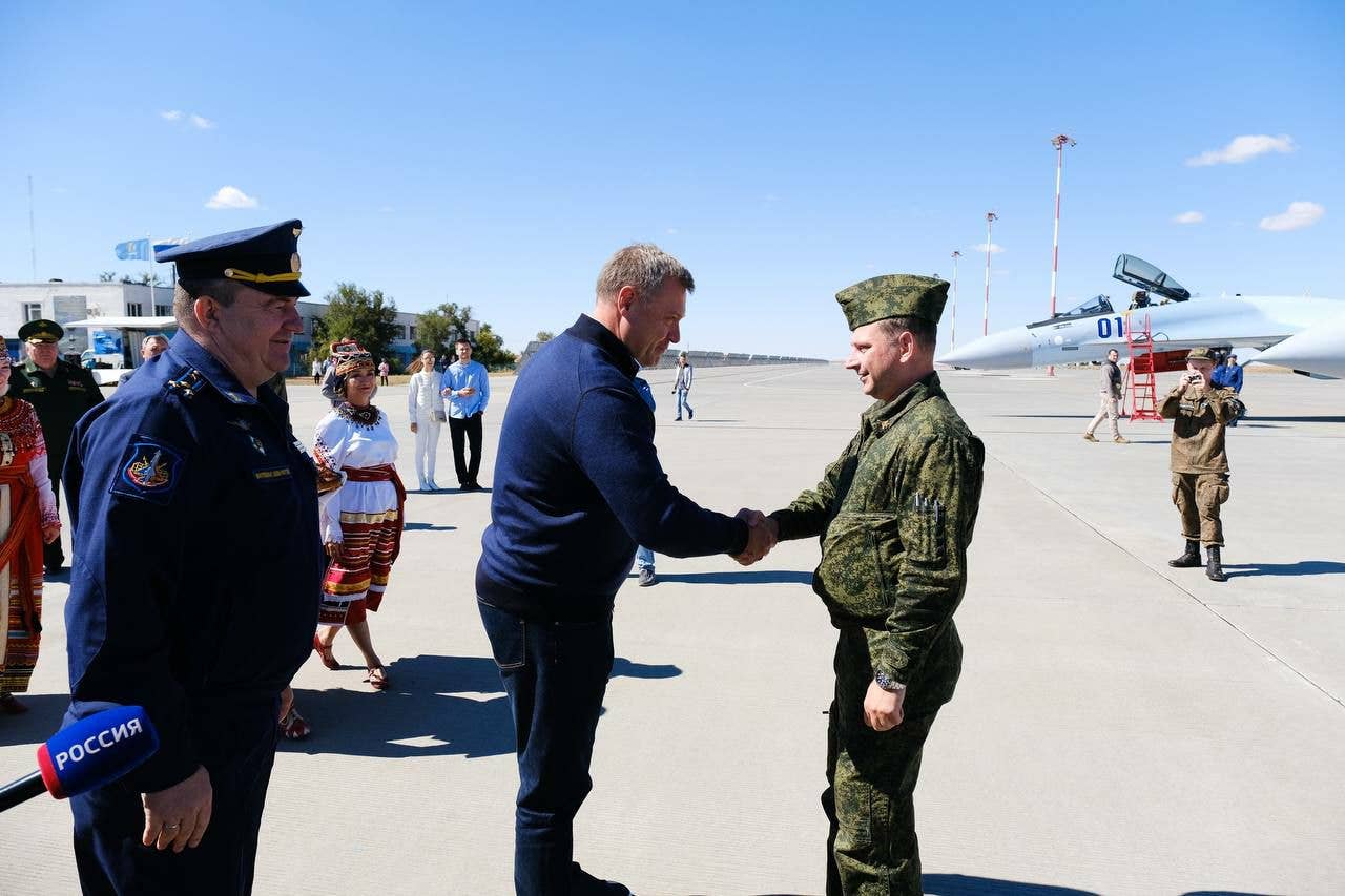 After covering around 3,850 miles, the Su-35S aircraft arrived in Astrakhan to be greeted by the unit commander and the local governor Igor Babushkin. <em>Astrakhan Region Governor's Office</em>