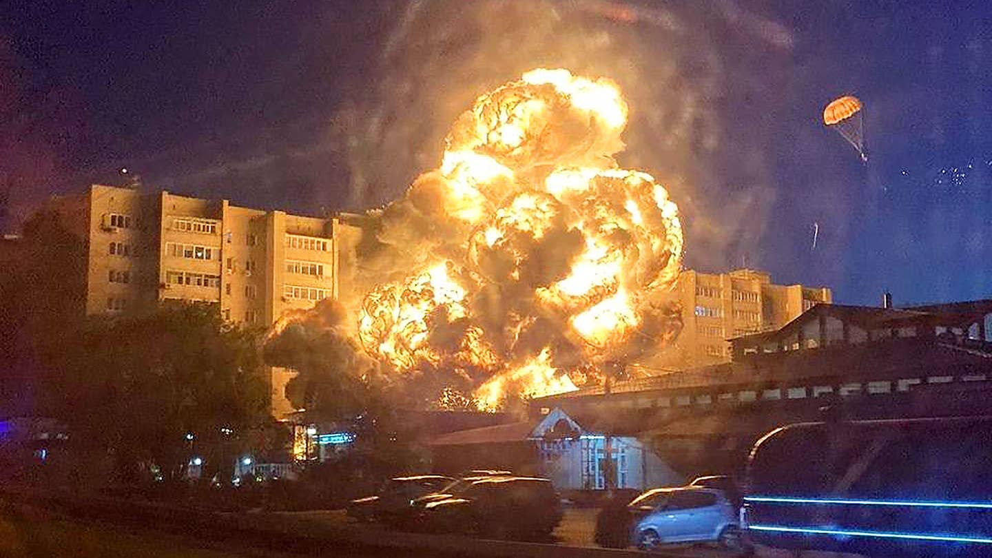 Russian military jet crashes into apartment building
