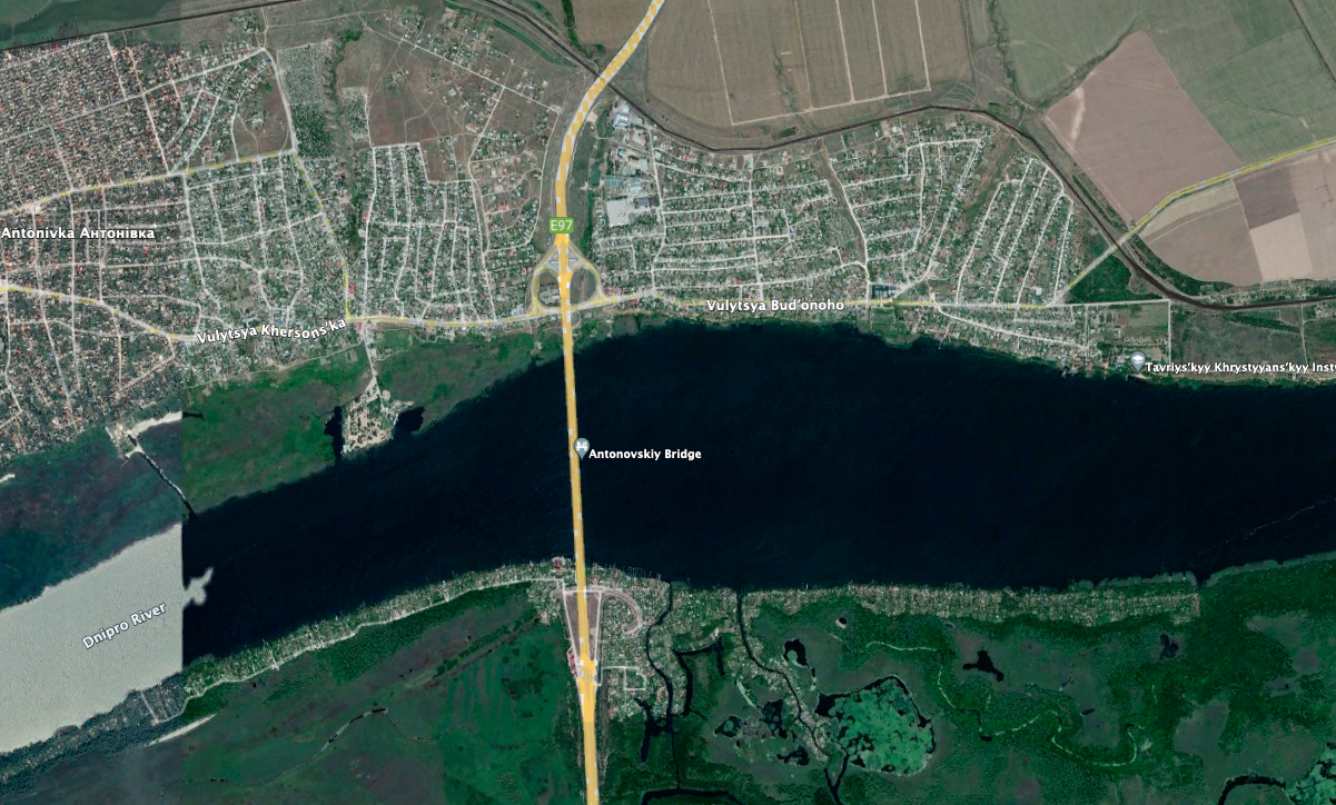 A satellite view of the now-destroyed Antonovskiy Bridge linking Kherson City with the south side of the Dnipro River. (Google Earth satellite image)