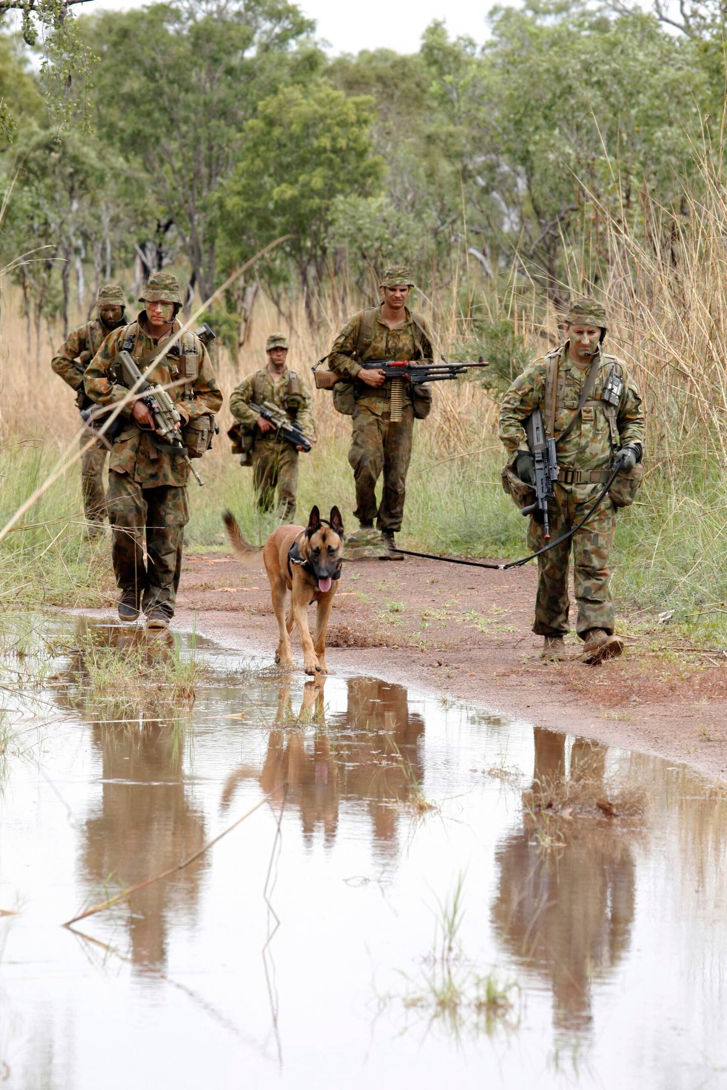 Members of No. 2 Airfield Defence Squadron of the RAAF during a patrol to search for possible enemy threats to RAAF Base Tindal. <em>Australian Department of Defense</em>