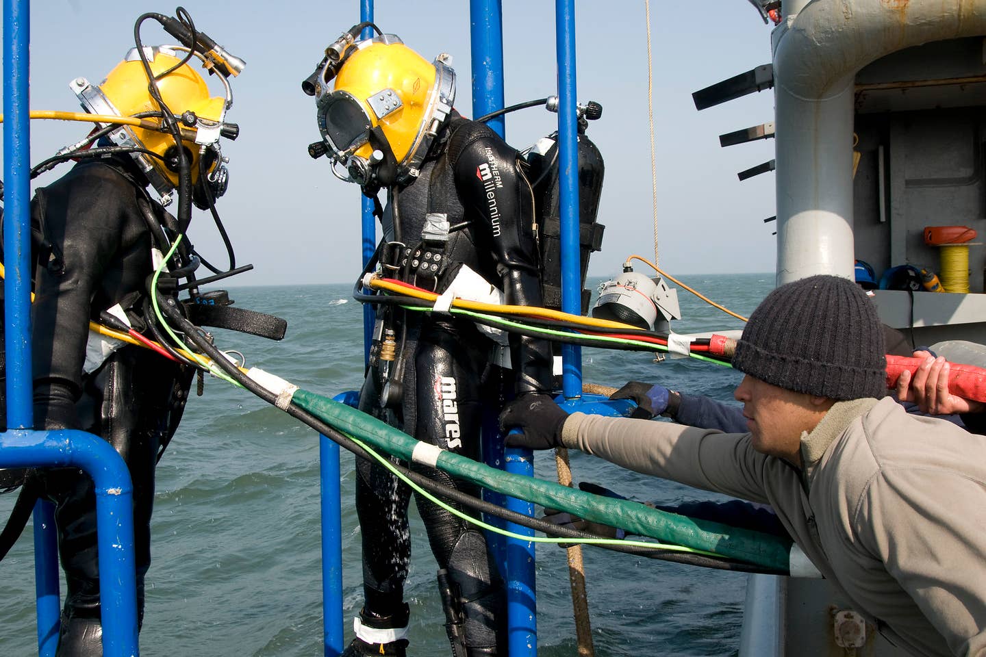 Dive tenders recover a diver assigned to the Republic of Korea Sea Salvage and Rescue Unit, and a member of the U.S. Navy Mobile Diving and Salvage Unit (MDSU) 1, aboard the Military Sealift Command rescue and salvage ship USNS <em>Salvor</em> (T-ARS 52) during a joint dive training exercise in the Yellow Sea. <em>U.S. Navy photo by Mass Communication Specialist 2nd Class Byron C. Linder/Released</em>