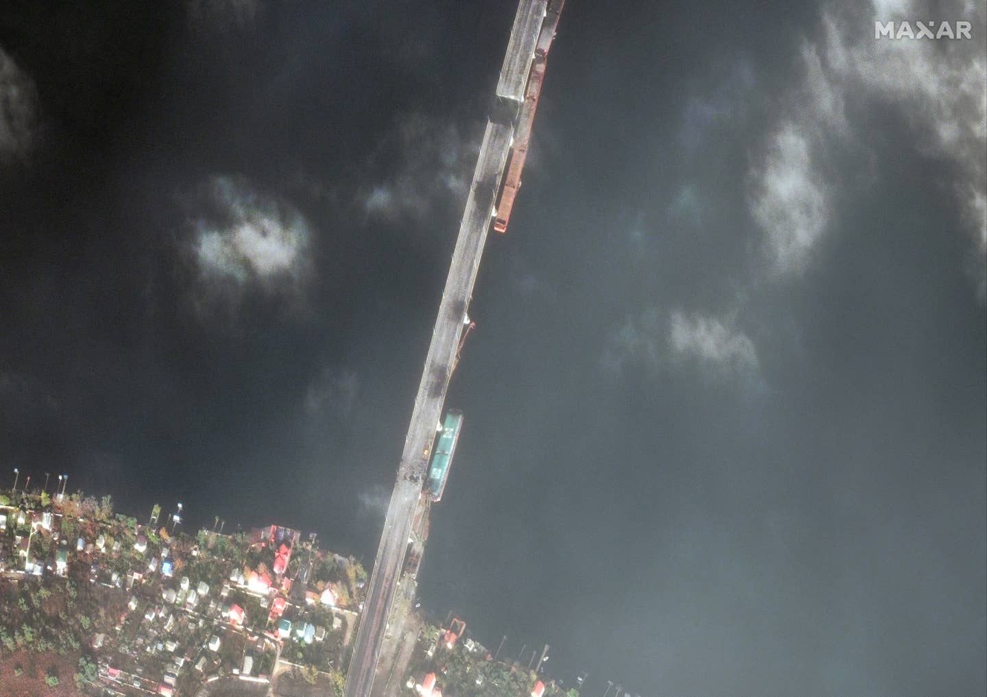 A closer view of the southern span of the Antonivskyi Bridge. <em>Imagery by Maxar Technologies</em>