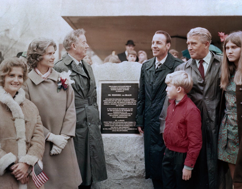 IN FEBRUARY '70 VON BRAUN, WERNHER-DR. WAS NAMED NASA'S DEPUTY ASSOCIATE ADMIN FOR PLANNING AT NASA HQ'S IN WASHINGTON.  PRIOR TO HIS DEPARTURE HUNTSVILLIANS AND STATE AND LOCAL DIGNITARIES HONORED HIS YEARS OF SERVICE TO THE ARMY AND NASA.  PART OF THE EVENTS INCLUDED UNVEILING A PLAQUE IN HIS HONOR.  HERE WITH VON BRAUN AND HIS FAMILY ARE U.S. SENATOR SPARKMAN, JOHN AND ALABAMA GOVERNOR BREWER, ALBERT.