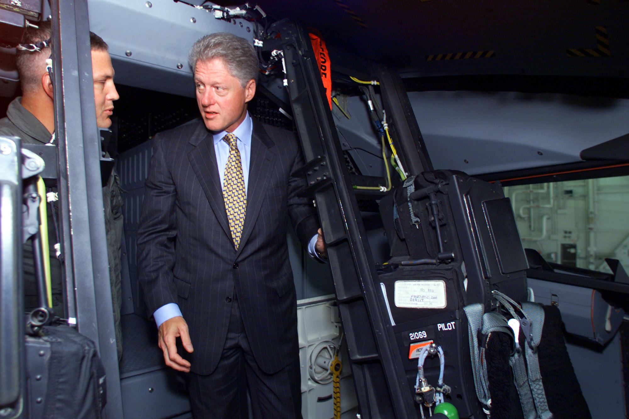 WHITEMAN AIR FORCE BASE, MO - JUNE 11:  US President Bill Clinton inspects the interior of a B-2 bomber during his visit to Whiteman Air Force Base 11 June 1999 near Knob Noster, MO.  Clinton visited the base to thank the men and women of US stealth bomber crews for their efforts during Operation Allied Force.  Pilot at left is unidentified.  (Photo credit should read AFP/AFP via Getty Images)