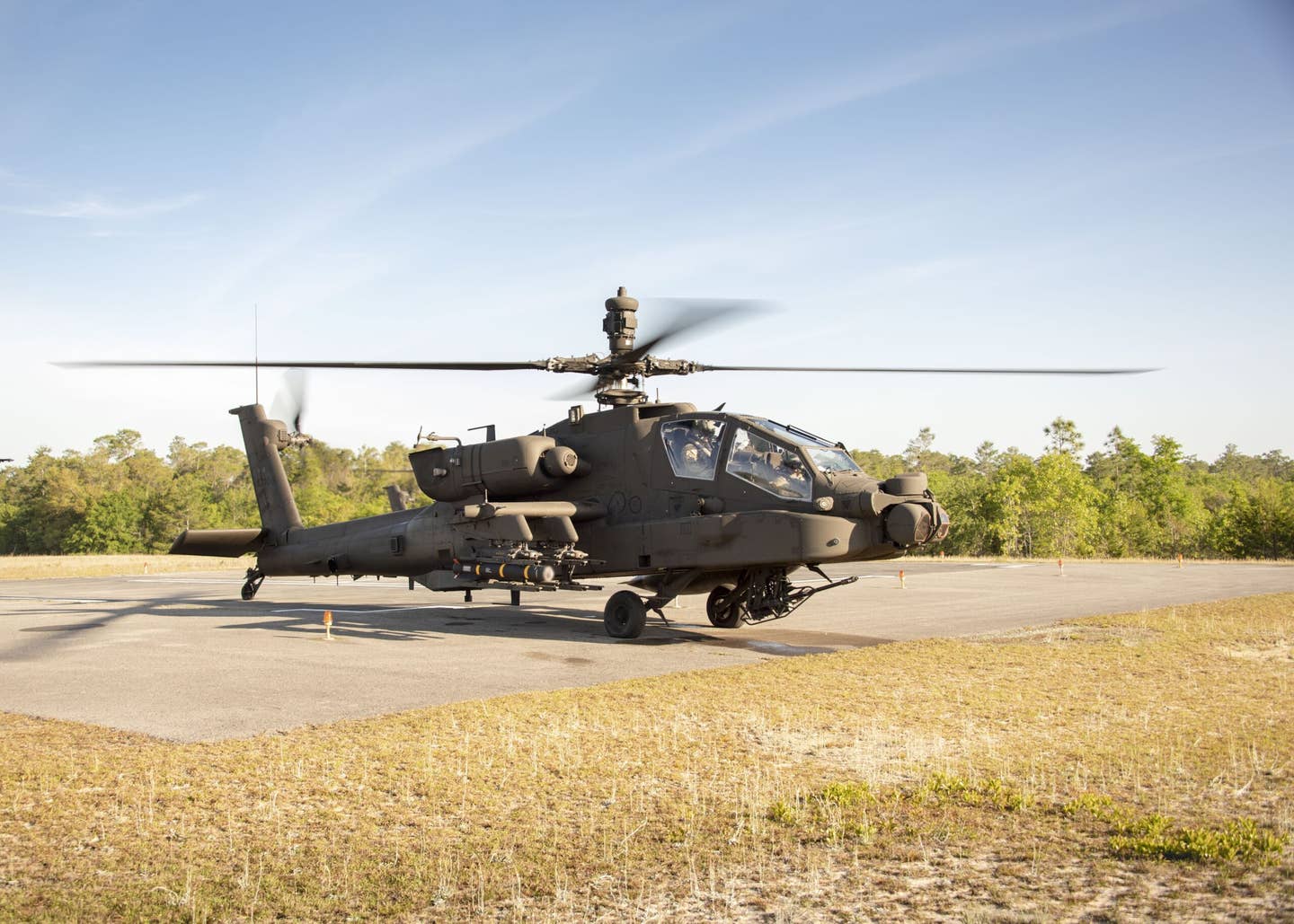 A U.S. Army AH-64E helicopter armed with the basic JAGM. <em>U.S. Army</em>