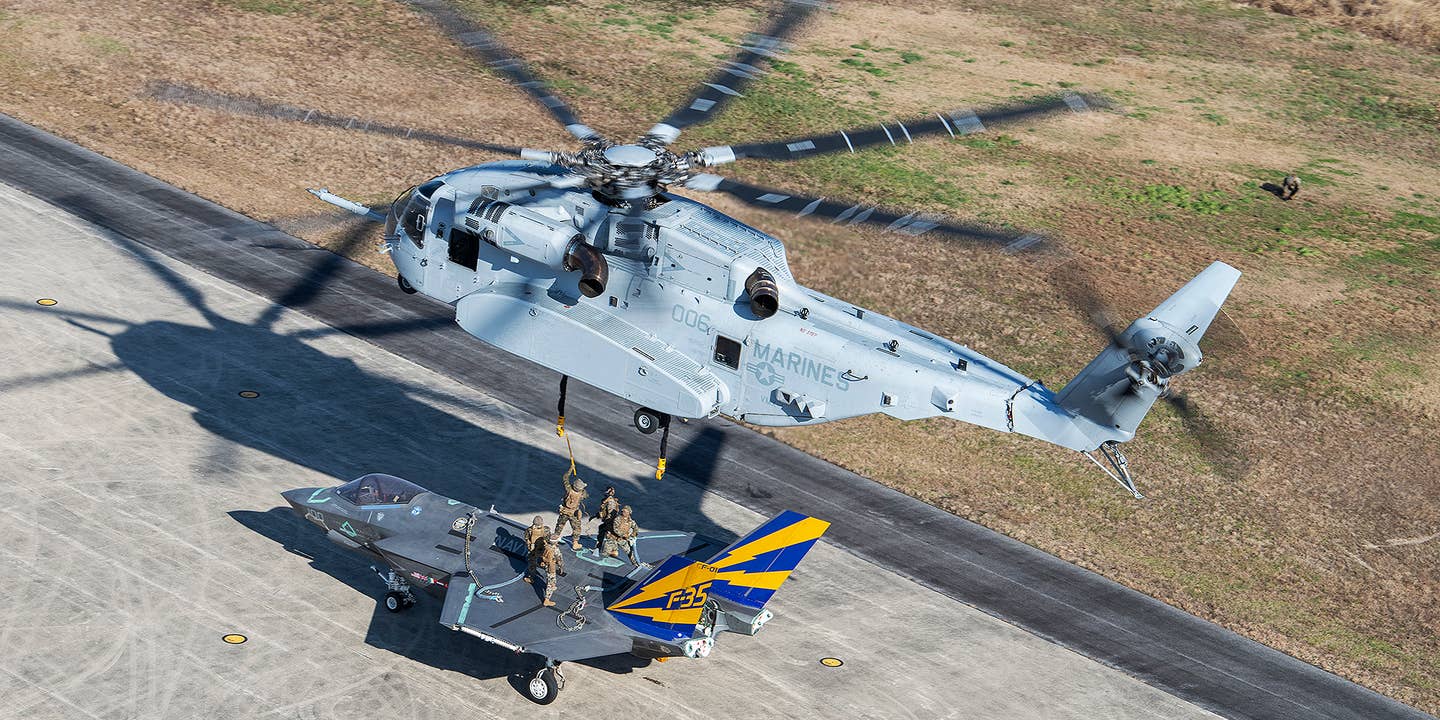 CF-1 lift with VMX-1 CH-53K
