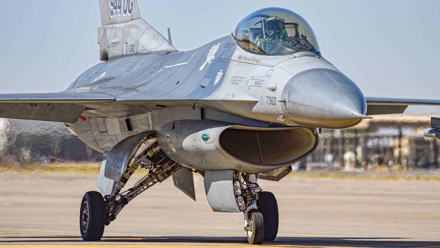 The U.S. could slot Ukrainian pilots into existing F-16 training pipelines. <em>Jamie Hunter</em>