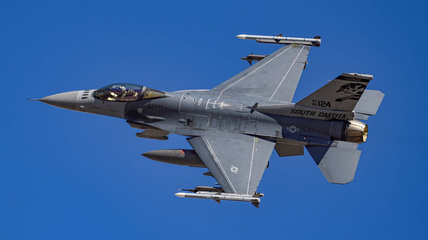 This F-16C carries AIM-120 AMRAAM on its wingtip stations. <em>Jamie Hunter</em>