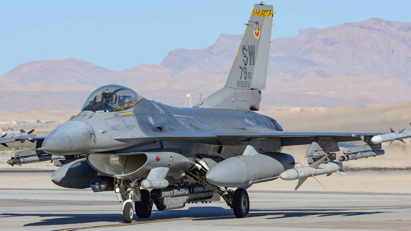 A USAF F-16CM carrying an AGM-88 HARM. <em>Jamie Hunter</em>