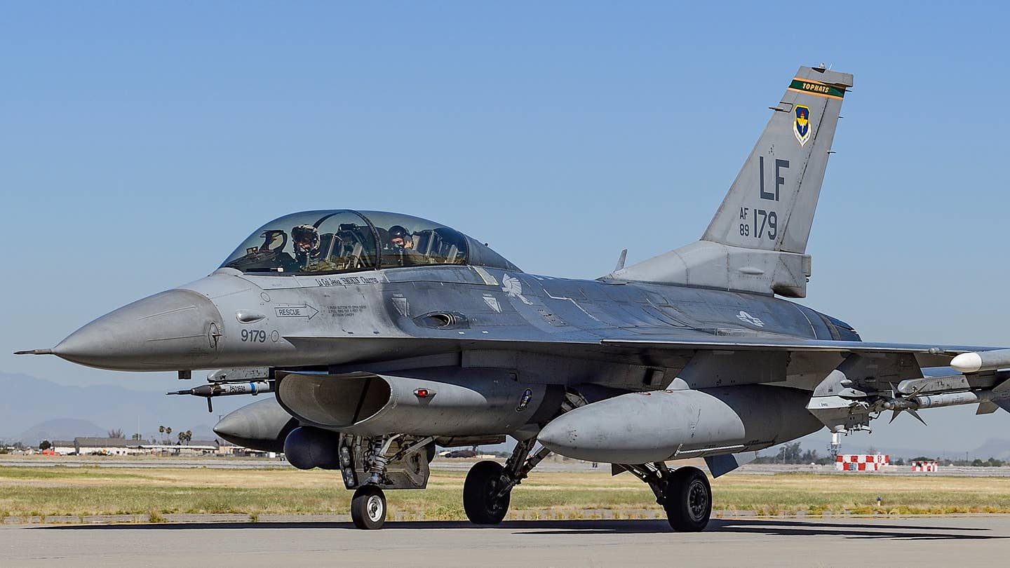F-16 pilot training is carried out at a number of locations in the U.S. including at Luke and Holloman AFBs. <em>Jamie Hunter</em>
