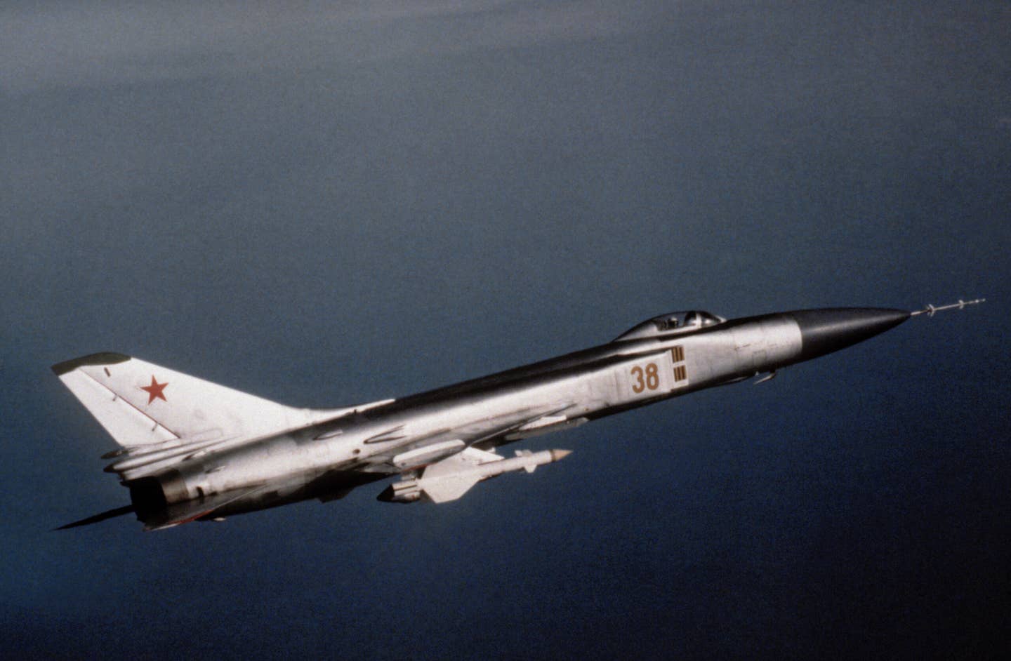 A Su-15TM Flagon interceptor. Typical of Soviet Cold War heavy fighter jets, the Su-15 was not an ideal platform for finding and destroying balloons. <em>Public Domain</em>