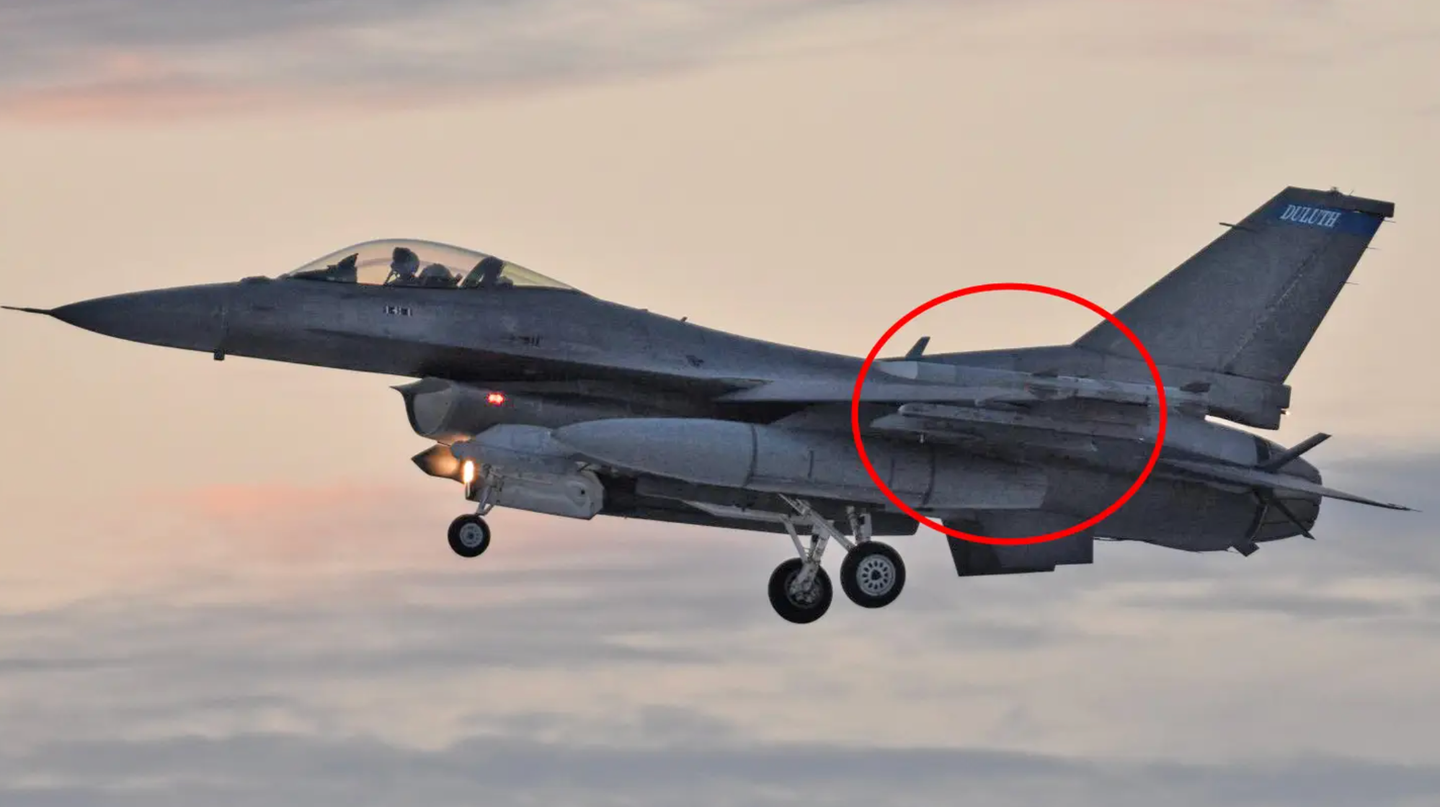 One of the F-16Cs from the 148th Fighter Wing that was scrambled against the target out of Madison yesterday recovers after the mission. This is serial 91-0405, “AEISR11,” with an empty underwing station indicating that it took an AIM-9X shot. <a href="https://www.instagram.com/badger_wings/"><em>@Badger_wings</em></a>