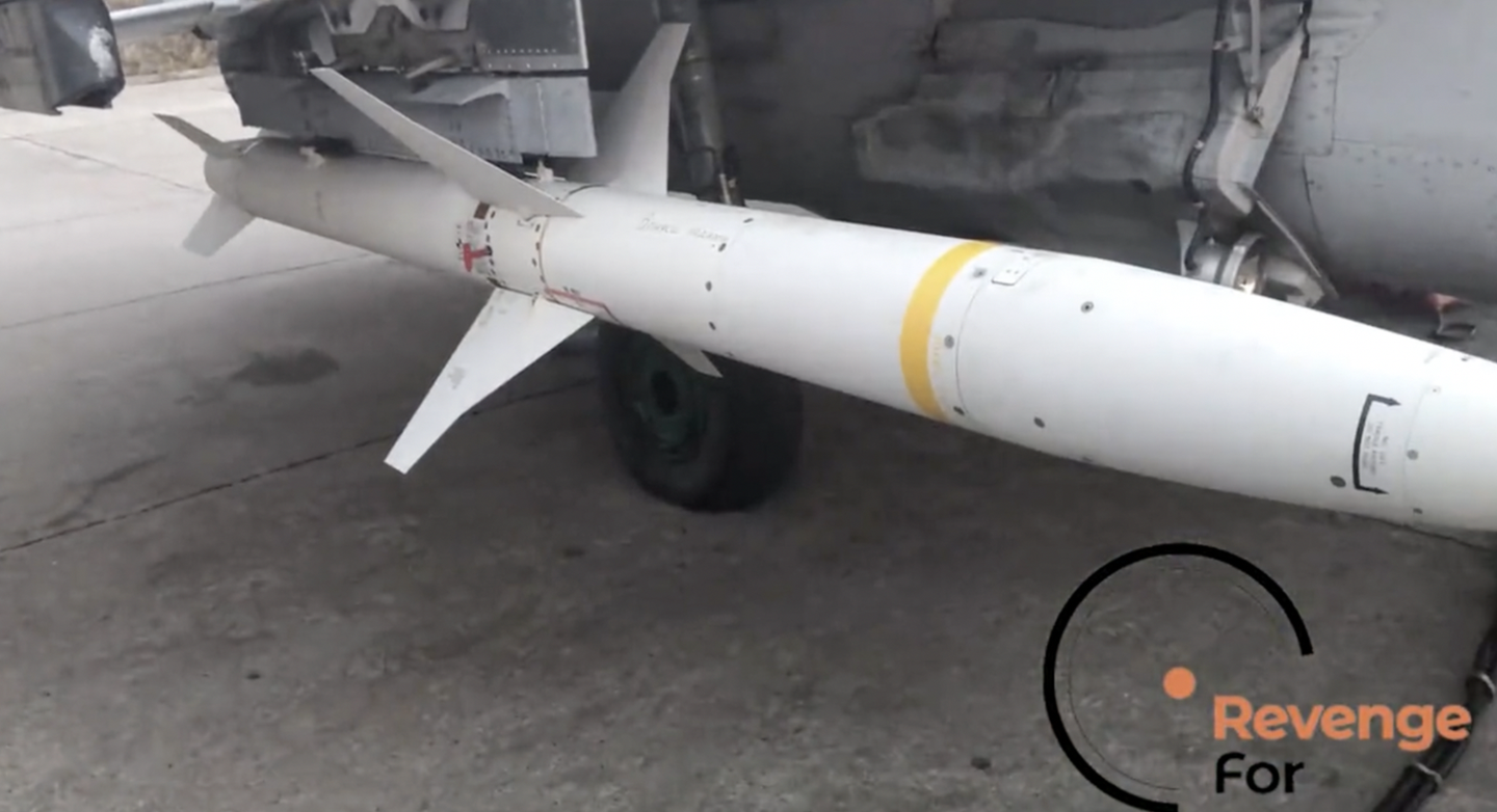 A screenshot from a video showing an AGM-88 HARM fitted to the MiG-29’s inner weapons station via a special pylon that the HARM’s LAU-118 adapter pylon is attached to.&nbsp;<em>Credit: RevengeFor via Twitter</em>