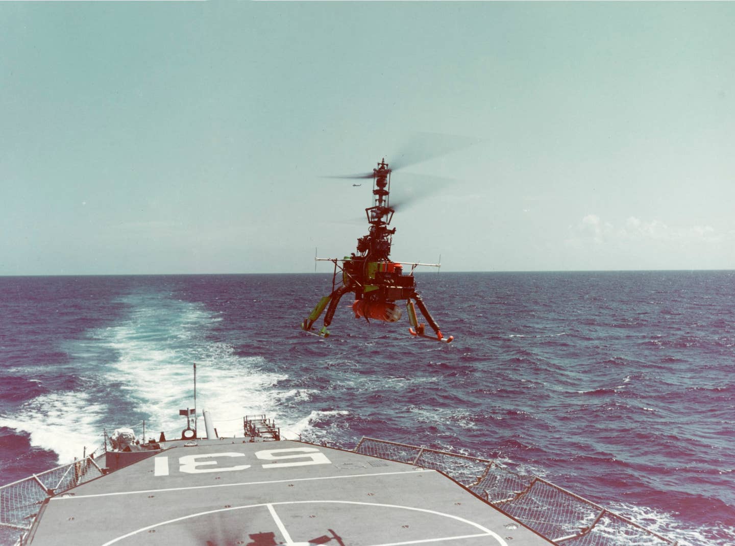 A QH-50C Drone Anti-Submarine Helicopter (DASH) in free flight over the flight deck of the destroyer USS&nbsp;<em>Hazelwood</em>&nbsp;(DD-531) in March 1961. <em>U.S. Navy</em>