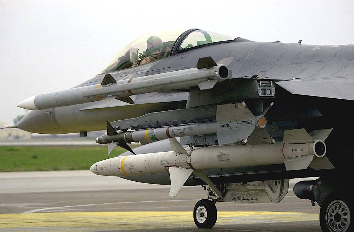 A US Air Force F-16C Viper with an AIM-120 on its left wingtip and an AIM-9 Sidewinder on the outboard station under the left wing. This aircraft is also carrying an AGM-88 High-speed Anti-Radiation Missile (HARM), a weapon designed to primarily target enemy air defense radars. The U.S. military has already sent AGM-88s to Ukraine for use on its Su-27s and MiG-29s. Ukrainian forces have received AIM-120s, as well, but for use in ground-based National Advanced Surface-to-Air Missile Systems (NASAMS). <em>USAF</em>