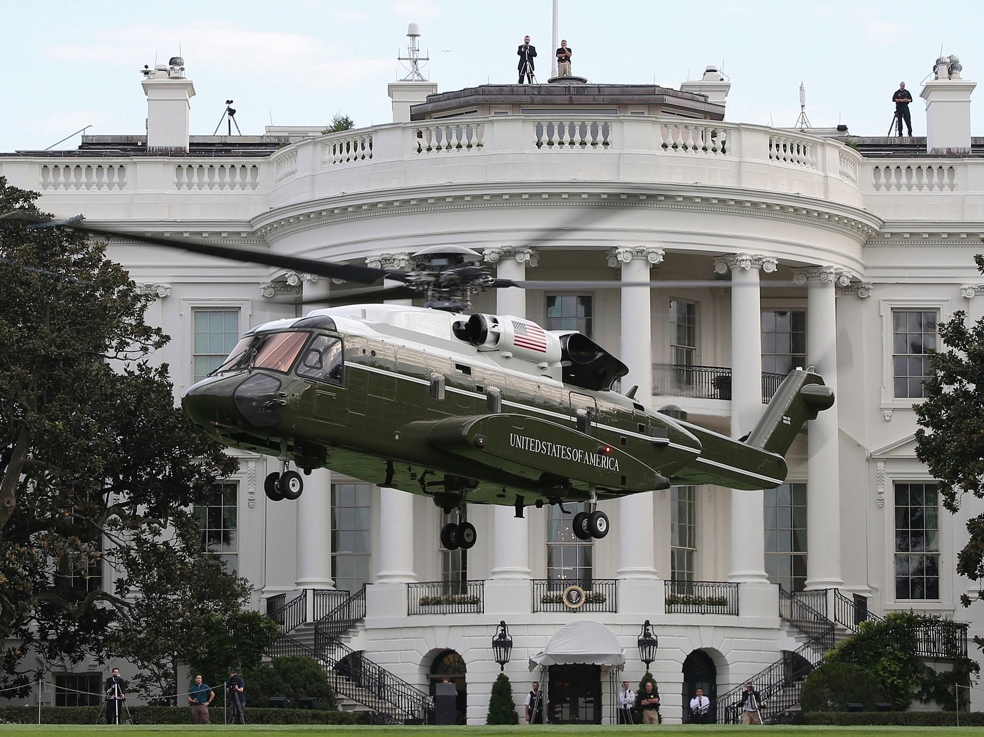 180922-M-ZY870-531 WASHINGTON (Sept. 22, 2018) Marine Helicopter Squadron (HMX) 1 conducts test flights of the new VH-92A helicopter over the South Lawn of the White House, Sept. 22, 2018, in Washington, D.C. (U.S. Marine Corps photo by Sgt. Hunter Helis/Released)