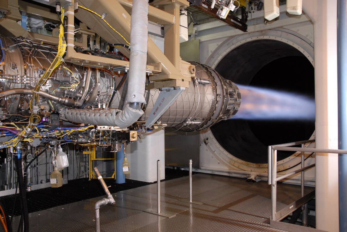 &nbsp;Pratt &amp; Whitney F100-PW-229 turbofan engine seen running during a ground test. <em>USAF</em>