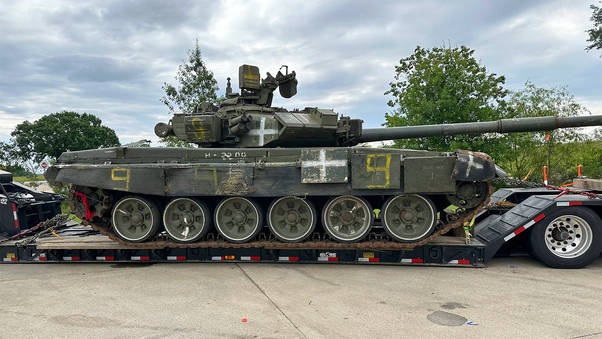 Russian T-90 Tank From Ukraine Mysteriously Appears At U.S. Truck Stop
